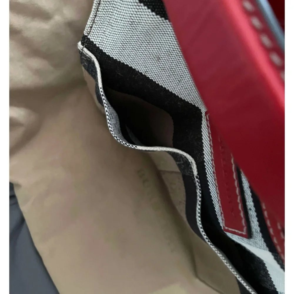 Burberry Medium Ashby Bucket Bag - Picture 10 of 15